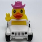 WHITE JEEB CAR WITH COOL DUCK 8CM
